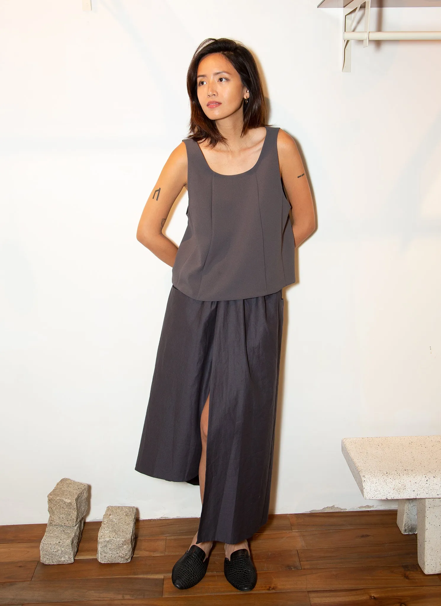 Rang Six-Panel Cropped Top in Dark Grey