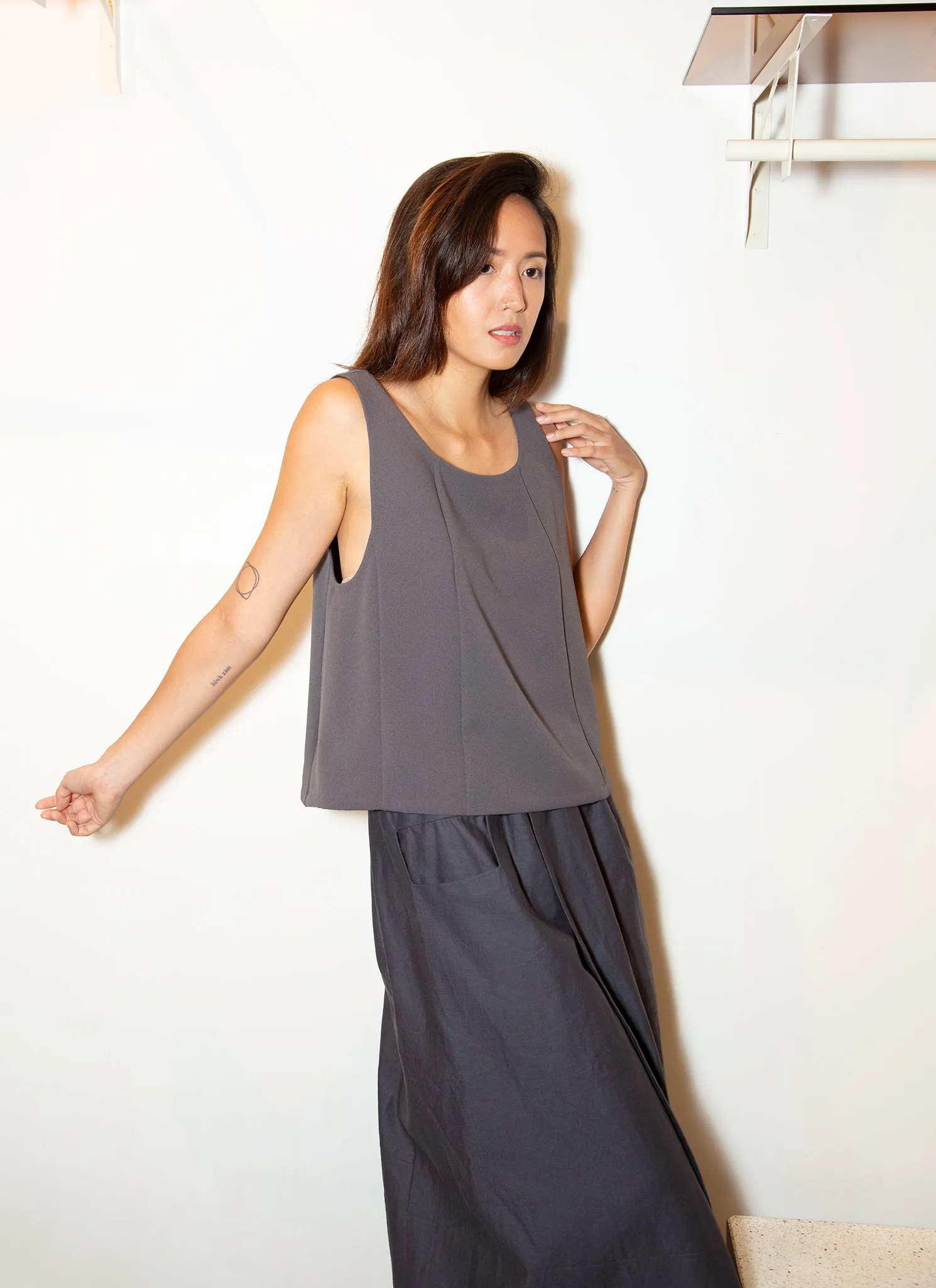 Rang Six-Panel Cropped Top in Dark Grey